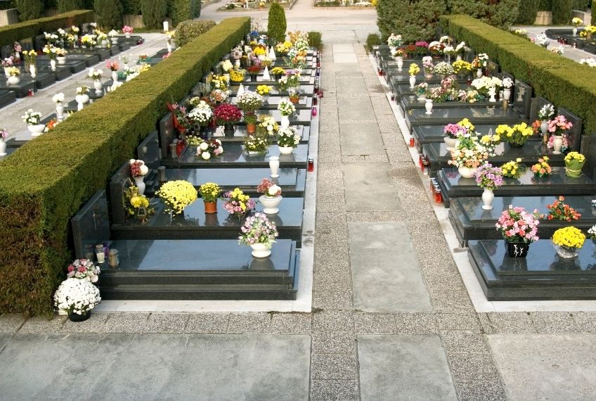 מהסטנדרט ועד למסר האישי: מה כותבים על מצבות?